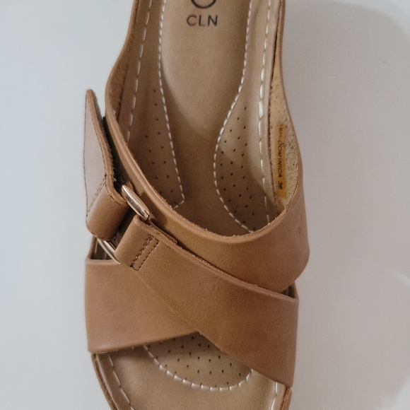CLN Dominica Women's Slip- on Sandals Size 6 - Picture 2 of 11